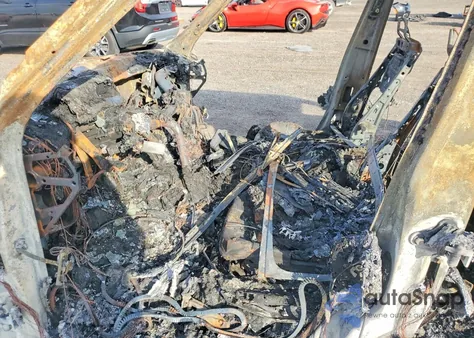 2011 Land Rover Range Rover Autobiography z USA, uszkodzony, nr VIN SALMP1E48BA332398